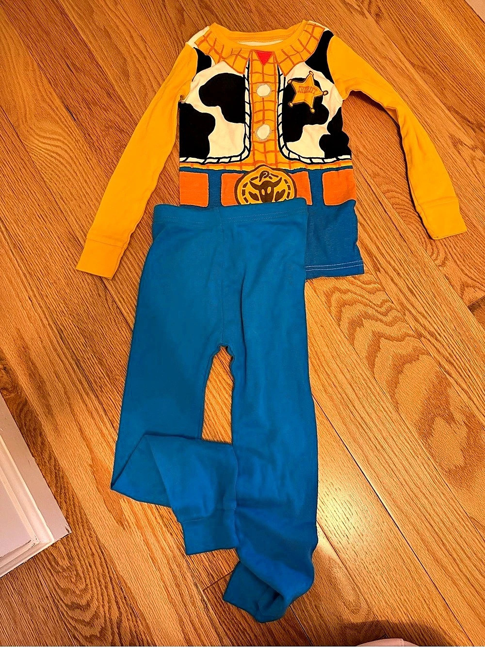 Old Navy Pixar Toy Story Woody Long-Sleeve Pajama Set Boys 6T